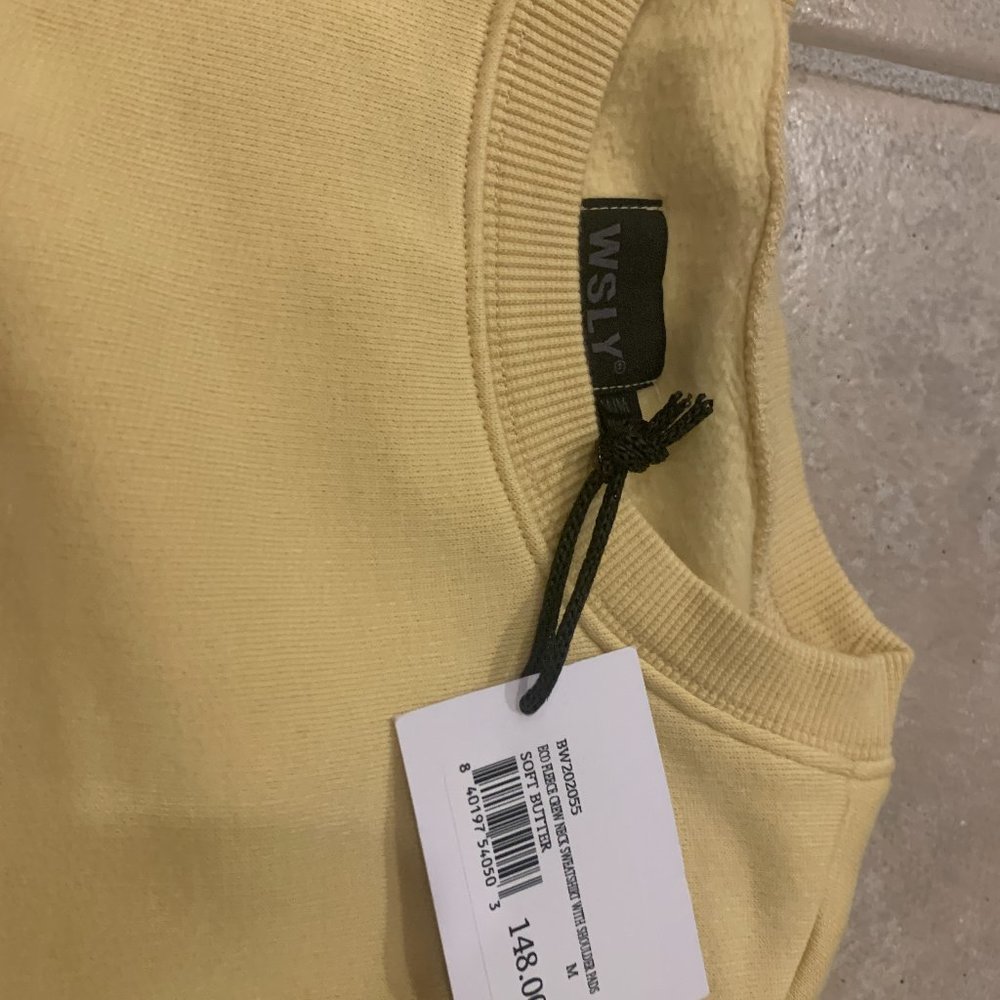 Wesley, Size Size Medium, soft yellow